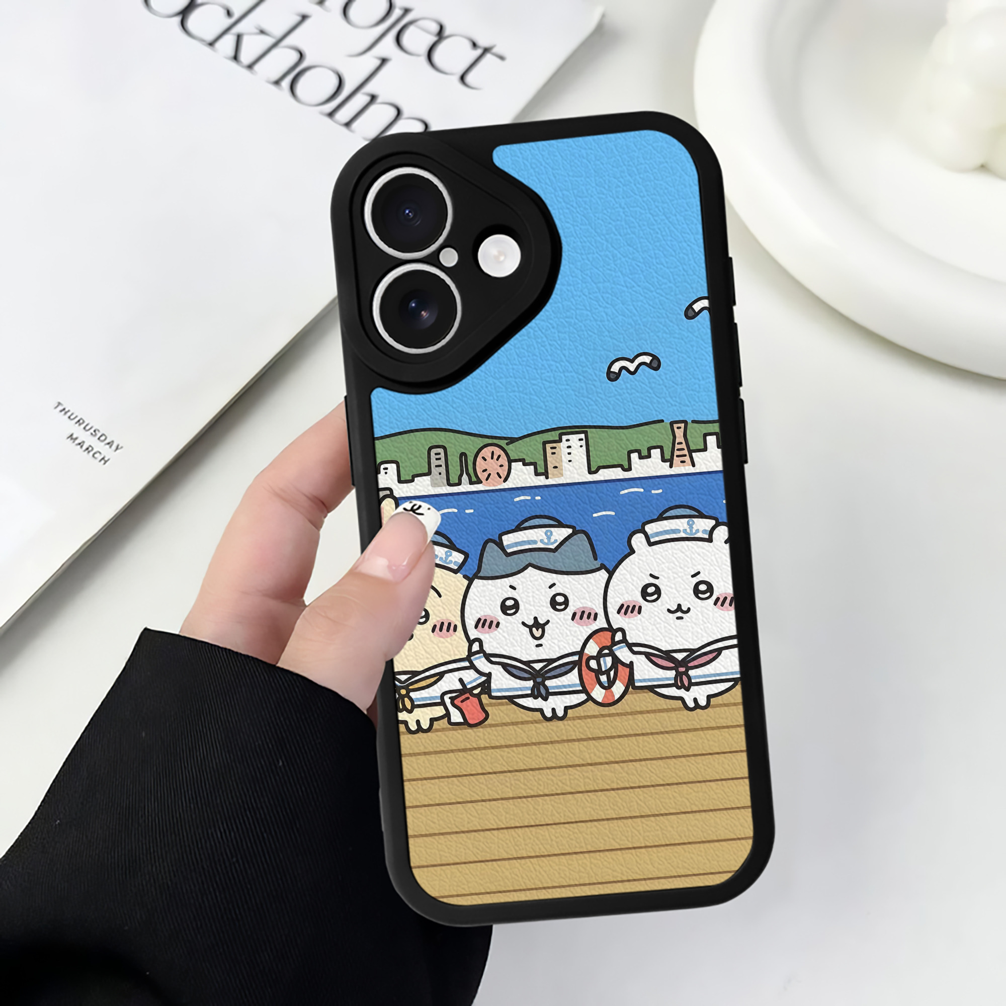 （画像用） ちいかわ Chii-kawa 【iPhone 16シリーズ対応】シリコンスマホケース（レザー調） 材質：シリコン